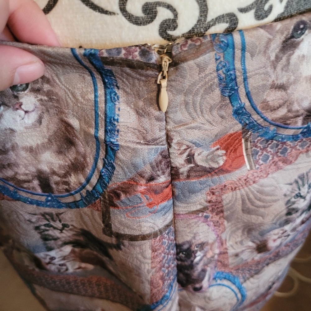 Large cat patterned skirt - Picture 5 of 9